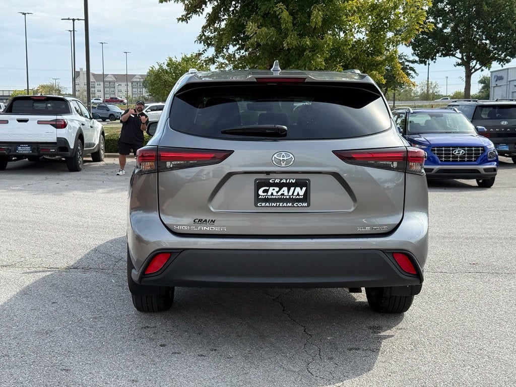 2025 Toyota Highlander XLE - AWD / SUNROOF / CLEAN CARFAX