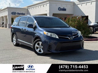2018 Toyota Sienna LE 8 Passenger - CLEAN CARFAX