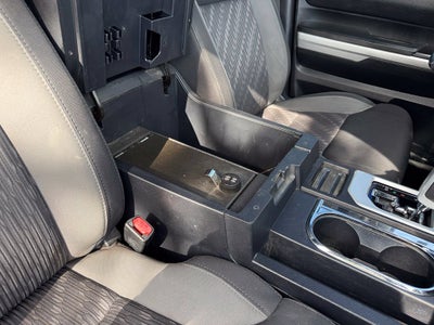 2018 Toyota Tundra SR5 - 4WD / LIFTED! / CLEAN CARFAX