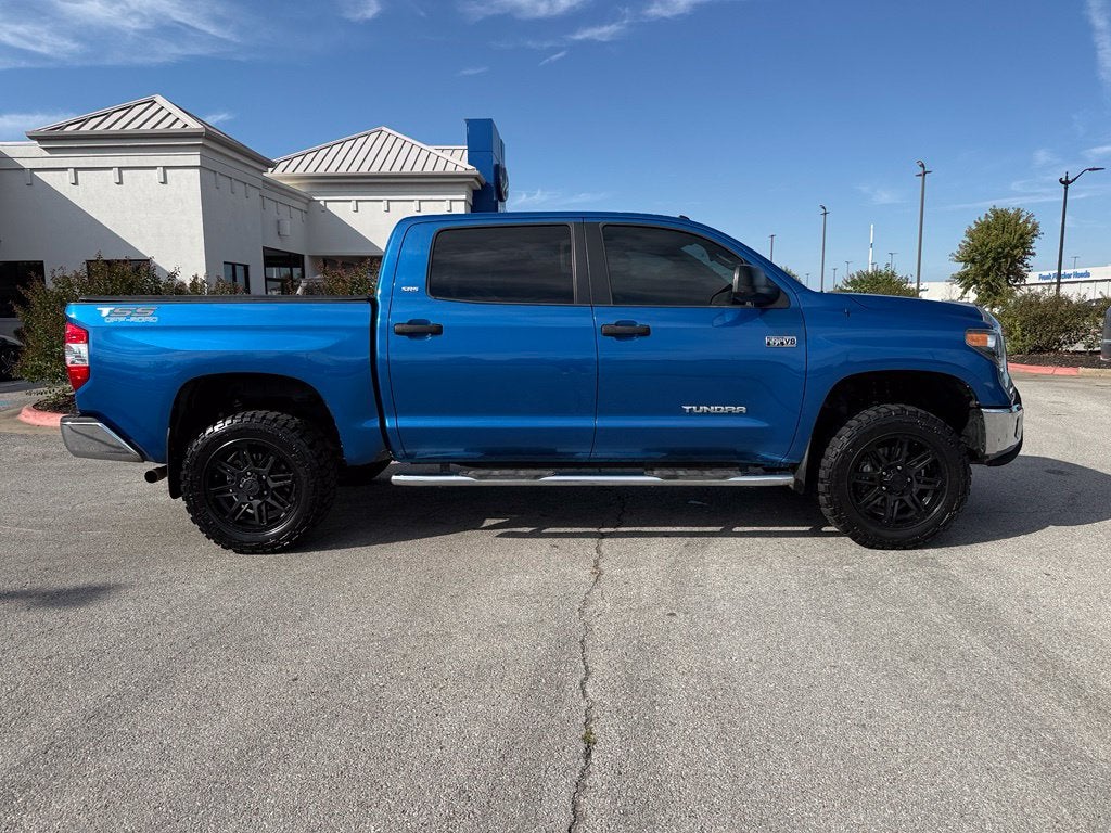 2018 Toyota Tundra SR5 - 4WD / LIFTED! / CLEAN CARFAX