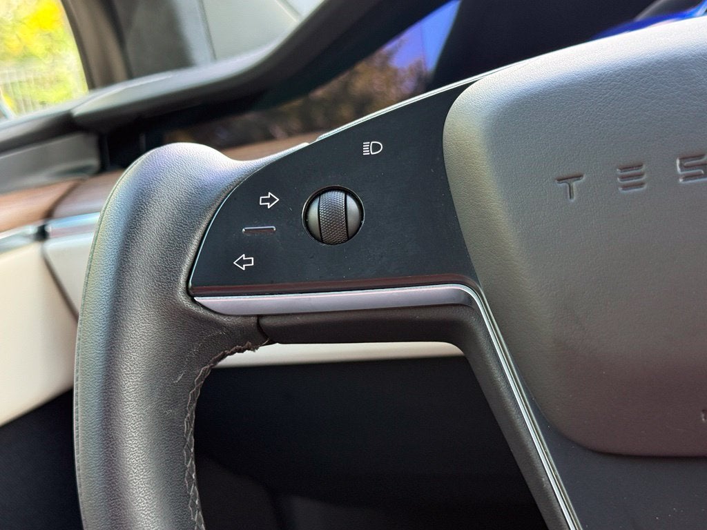 2022 Tesla Model X Base - AWD / 3RD ROW / CLEAN CARFAX