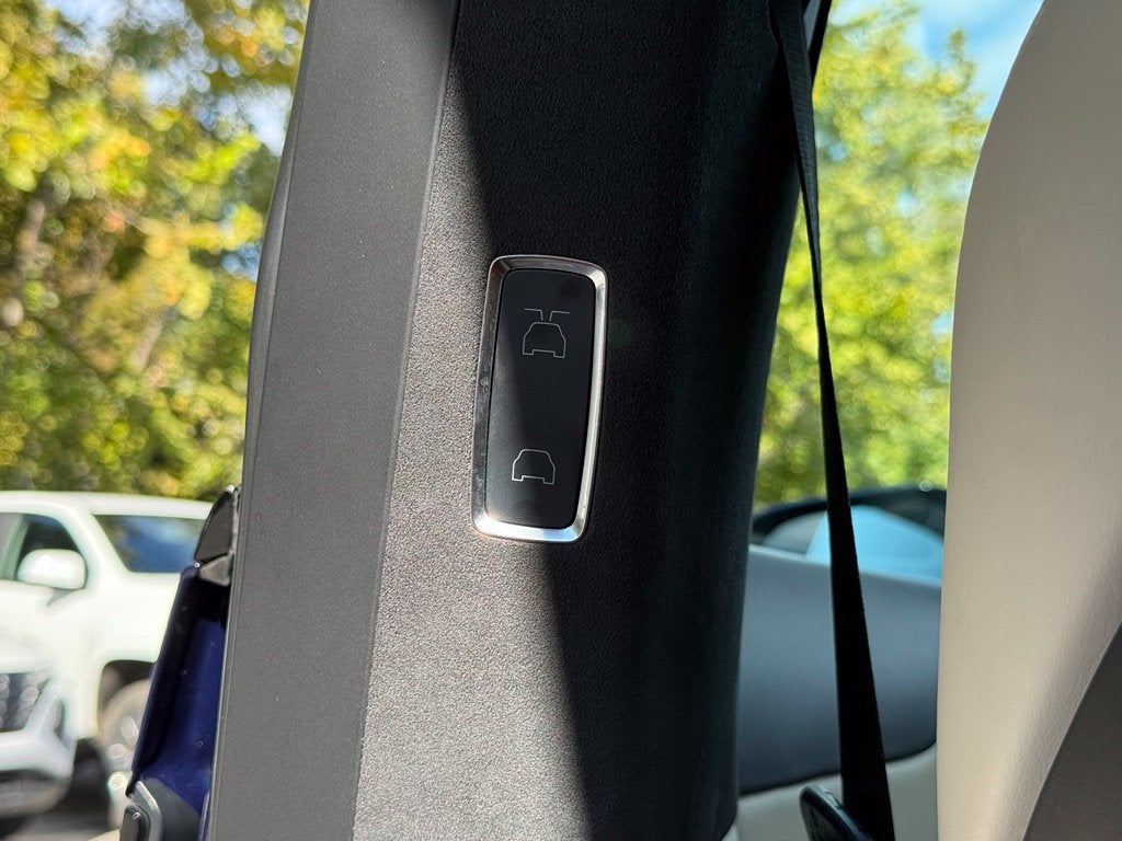 2022 Tesla Model X Base - AWD / 3RD ROW / CLEAN CARFAX