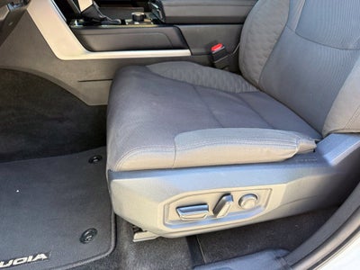 2025 Toyota Sequoia SR5 - 4WD / SUNROOF / CLEAN CARFAX