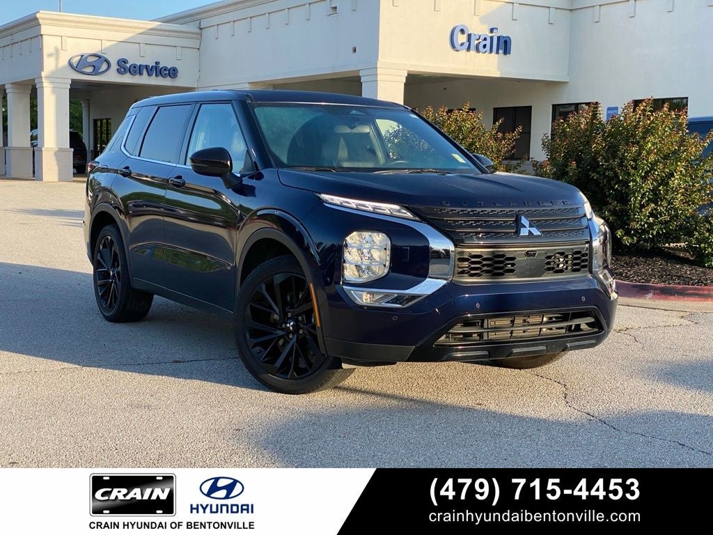 2022 Mitsubishi Outlander SE LOW MILES