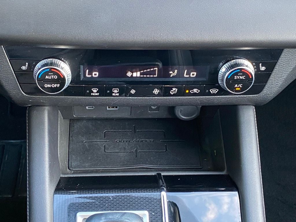 2022 Mitsubishi Outlander SE LOW MILES