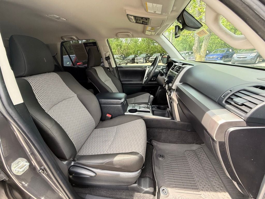 2023 Toyota 4Runner SR5 CARPLAY