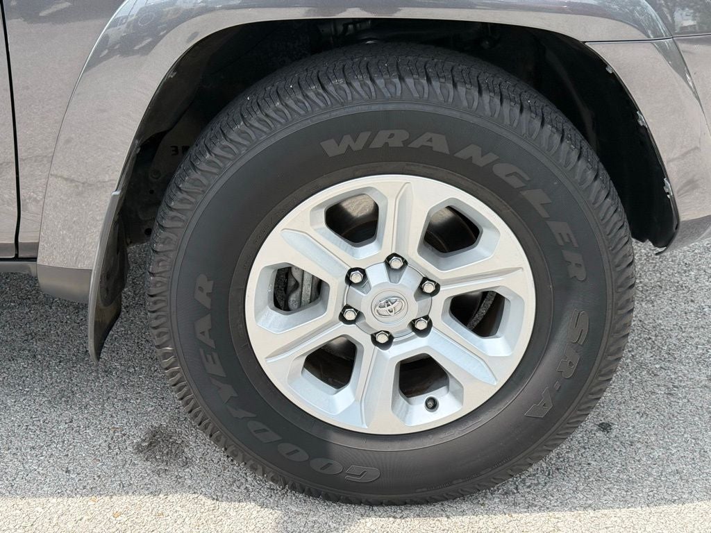 2023 Toyota 4Runner SR5 CARPLAY