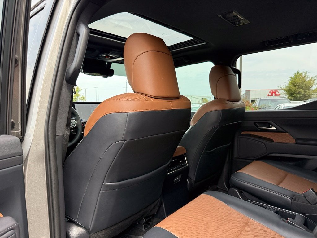 2026 Lexus GX 550 Premium+ - LIFTED! / 4WD / SUNROOF / CAPTAIN'S CHAIRS