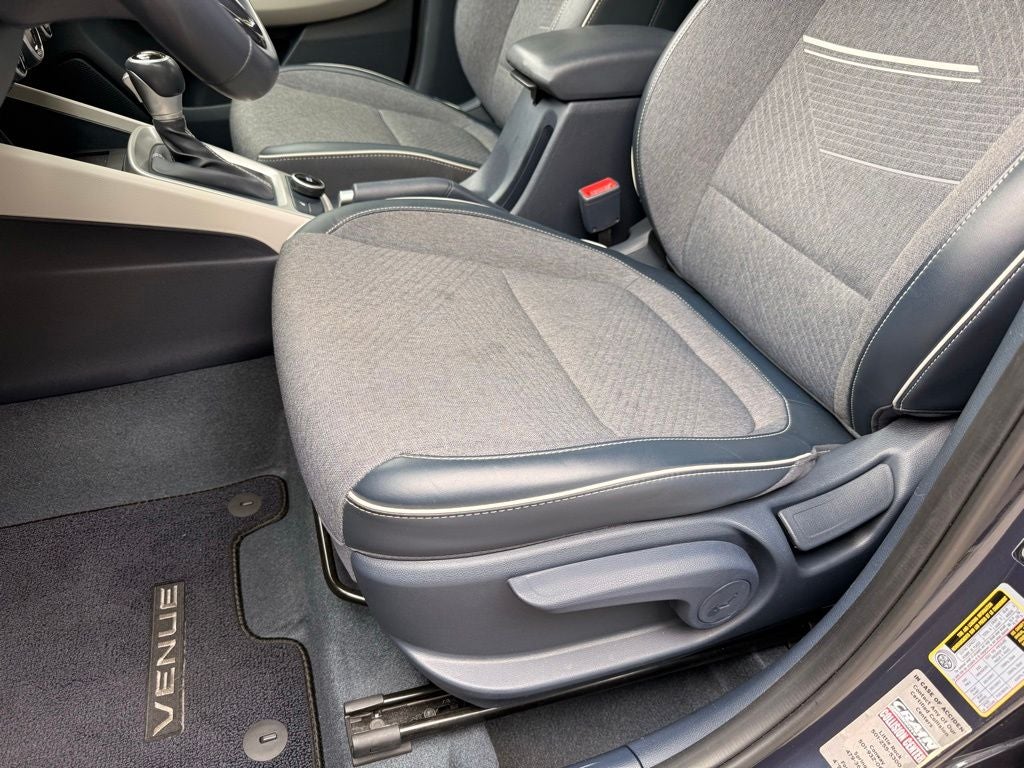 2023 Hyundai Venue Limited ONE OWNER CLEAN CARFAX