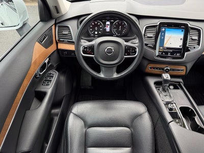 2022 Volvo XC90 T6 Momentum - AWD / PANORAMIC SUNROOF / ONE OWNER
