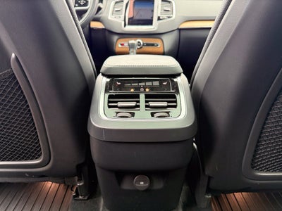 2022 Volvo XC90 T6 Momentum - AWD / PANORAMIC SUNROOF / ONE OWNER