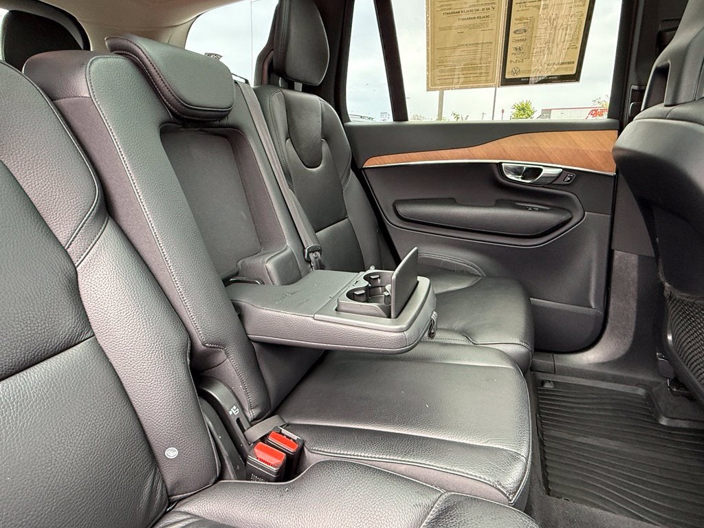 2022 Volvo XC90 T6 Momentum - AWD / PANORAMIC SUNROOF / ONE OWNER
