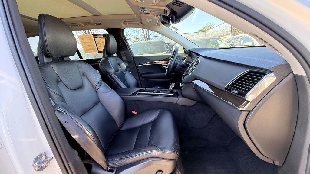 2018 Volvo XC90 T6 Momentum