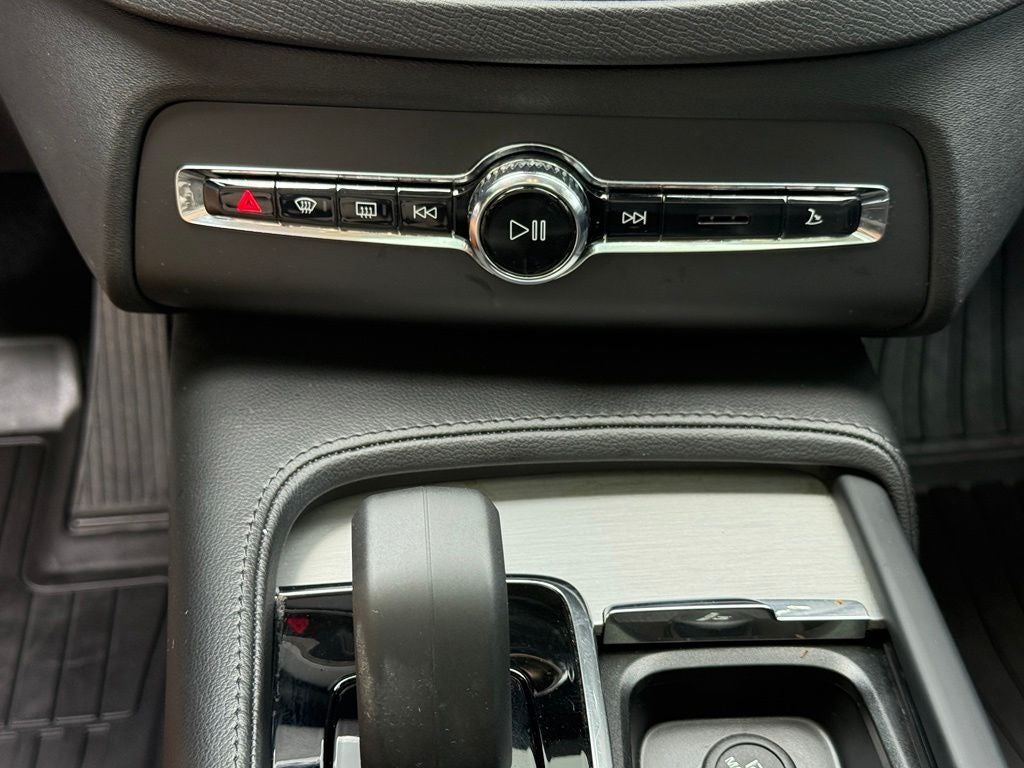 2023 Volvo XC90 B5 Core