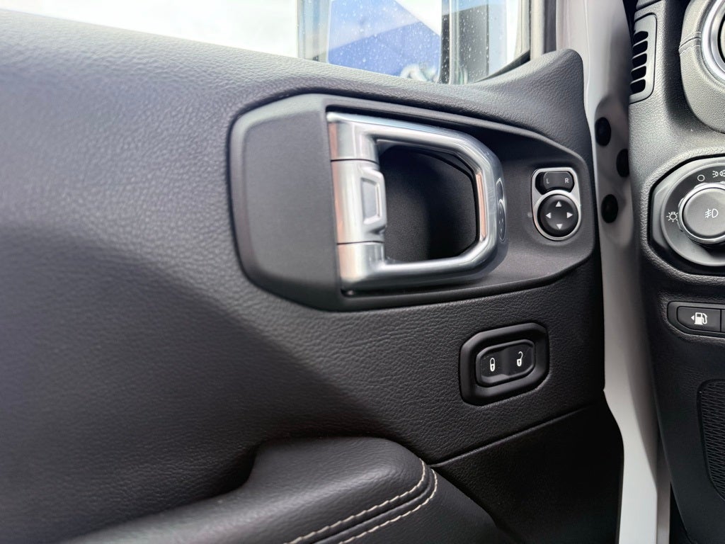 2021 Jeep Wrangler Unlimited Sahara 4xe retractable top