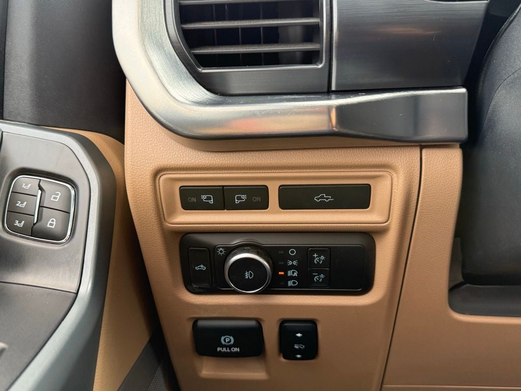 2022 Ford F-150 Lariat EQUIPMENT GROUP 502A