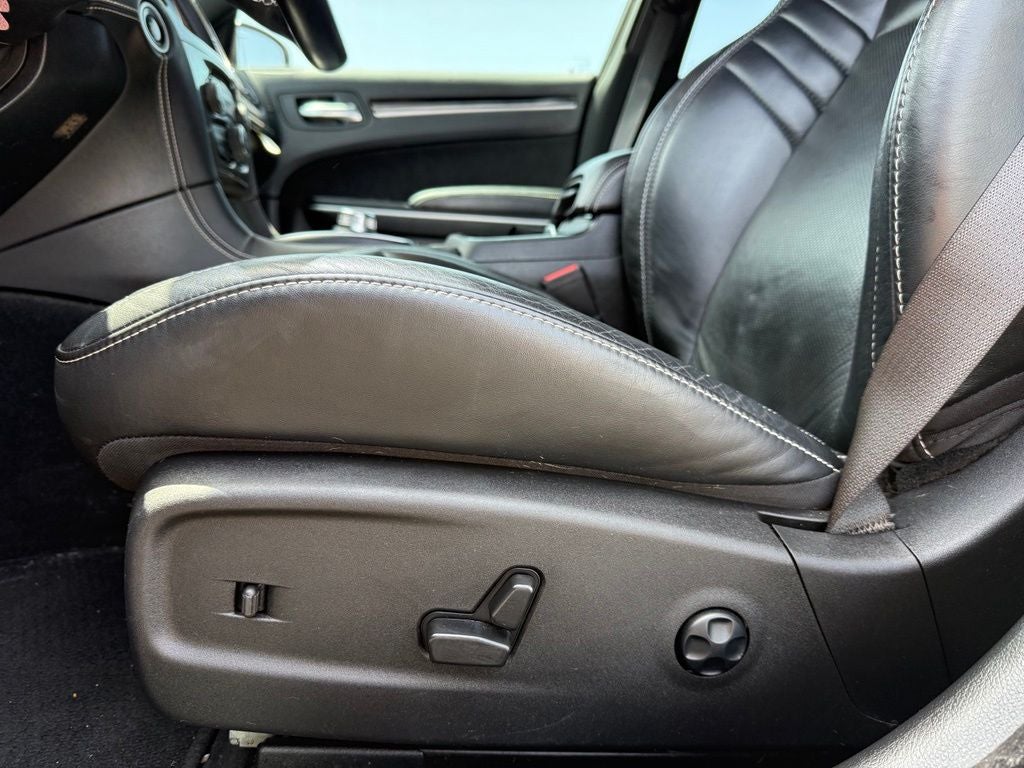 2023 Chrysler 300 C