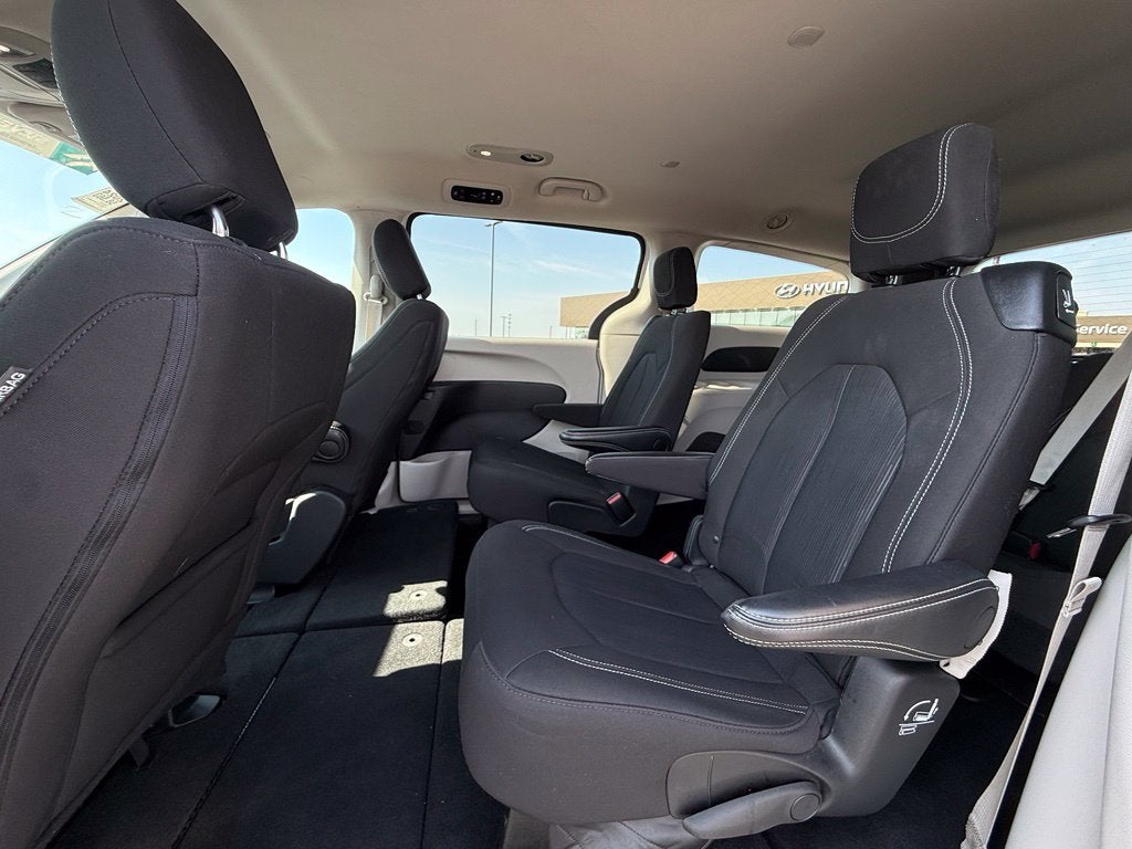 2024 Chrysler Voyager LX
