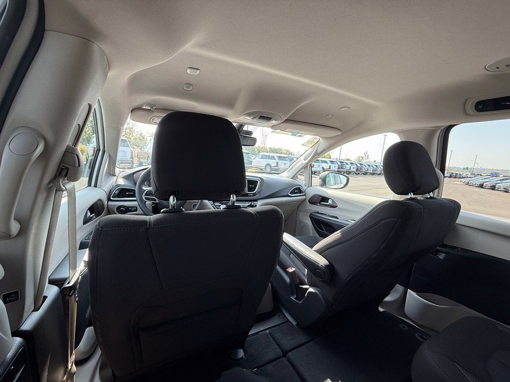 2024 Chrysler Voyager LX