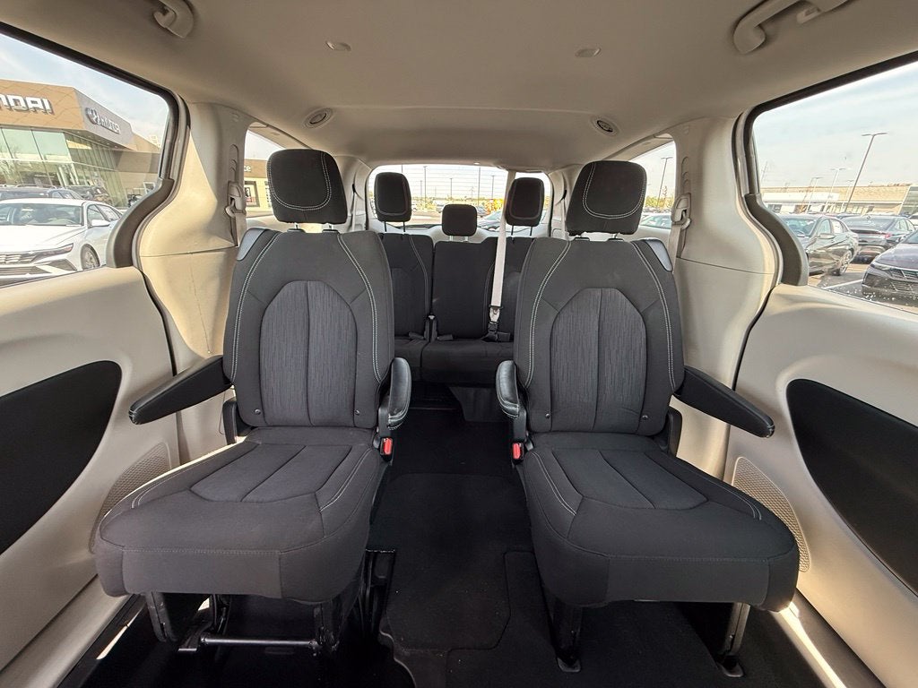 2024 Chrysler Voyager LX