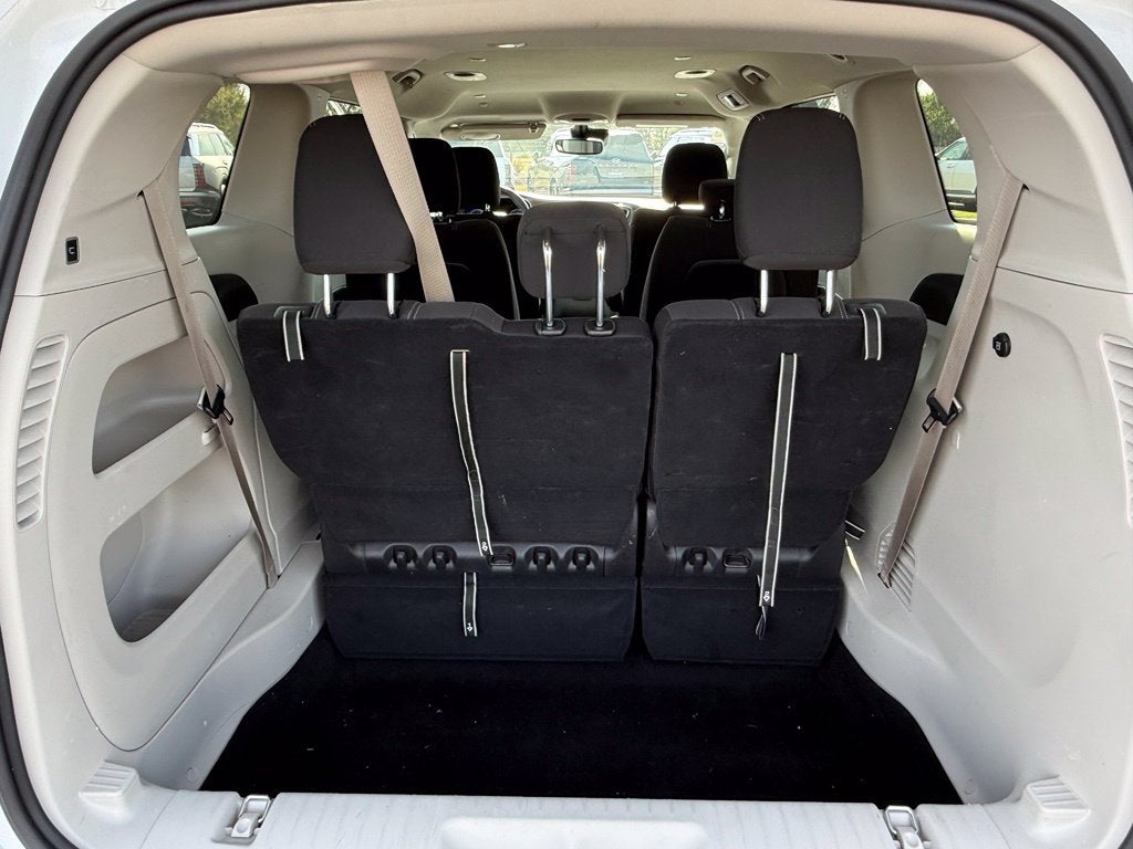 2024 Chrysler Voyager LX