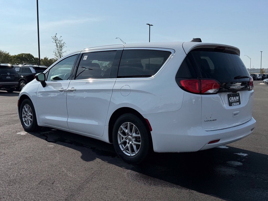 2024 Chrysler Voyager LX