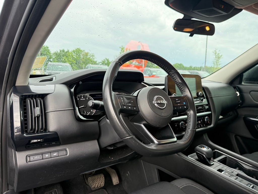 2022 Nissan Pathfinder SV