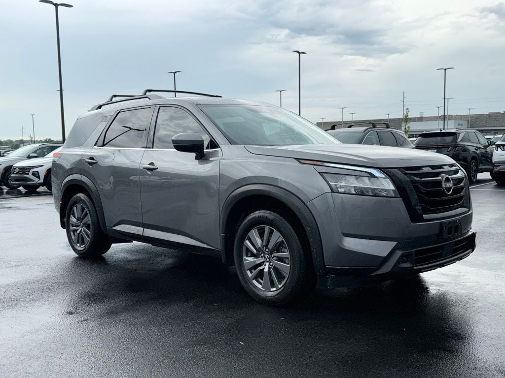 2022 Nissan Pathfinder SV