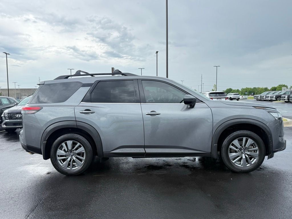 2022 Nissan Pathfinder SV