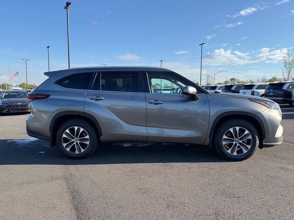 2025 Toyota Highlander XLE