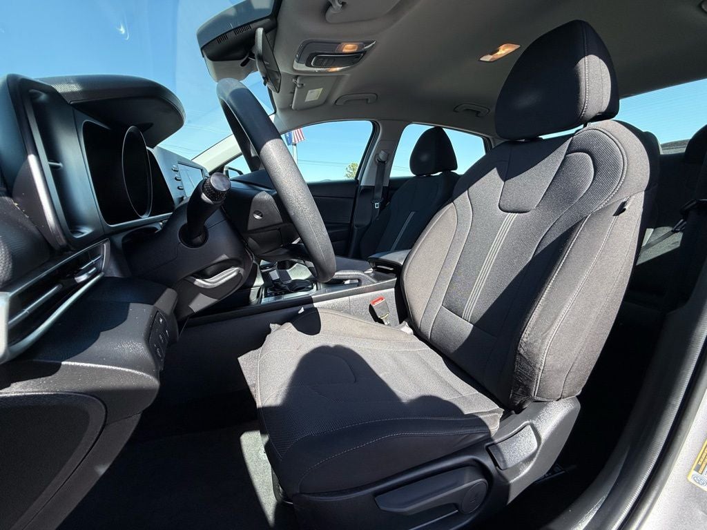 2023 Hyundai Elantra SE