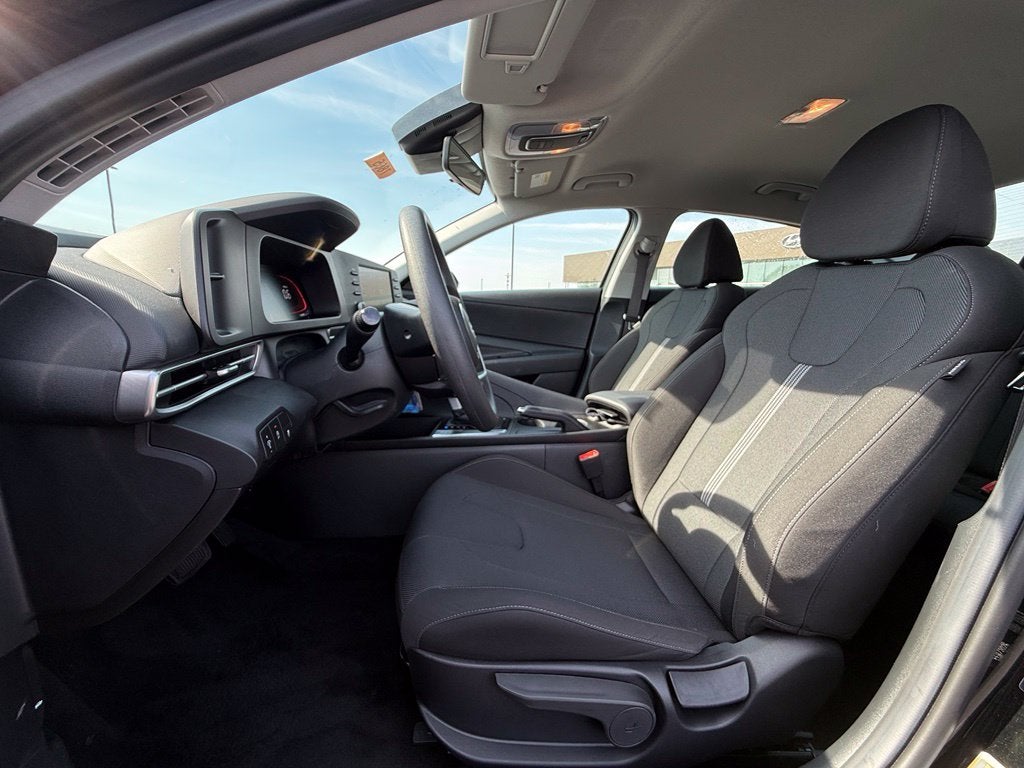 2025 Hyundai Elantra SE CPO Eligible
