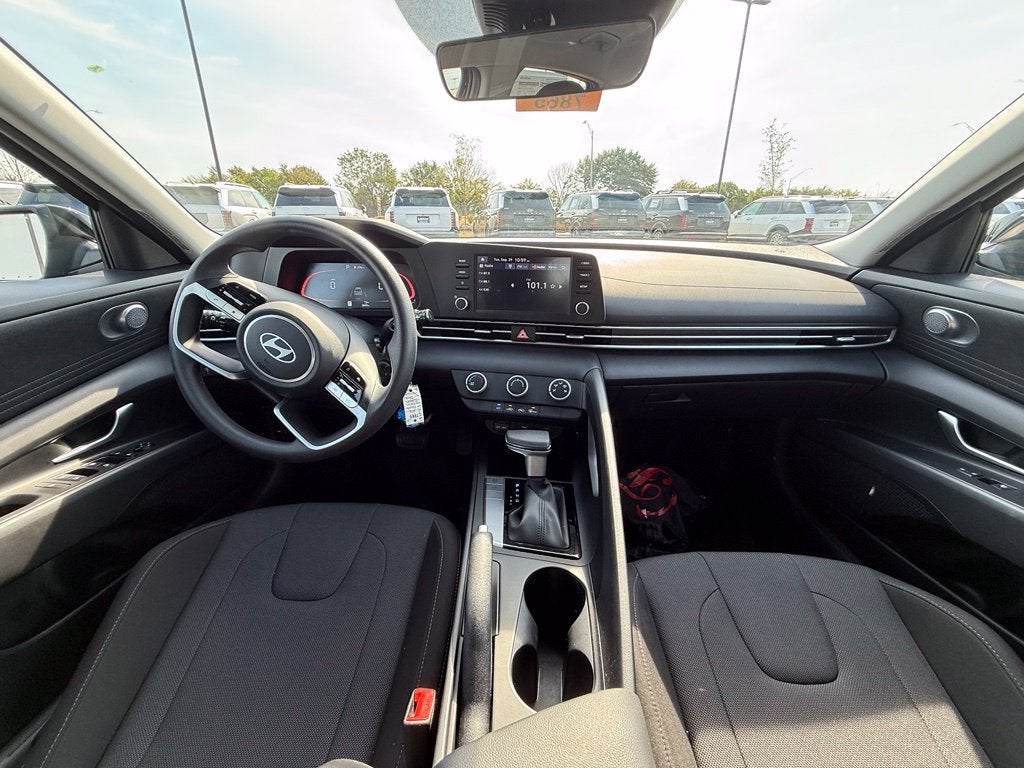 2025 Hyundai Elantra SE CPO Eligible
