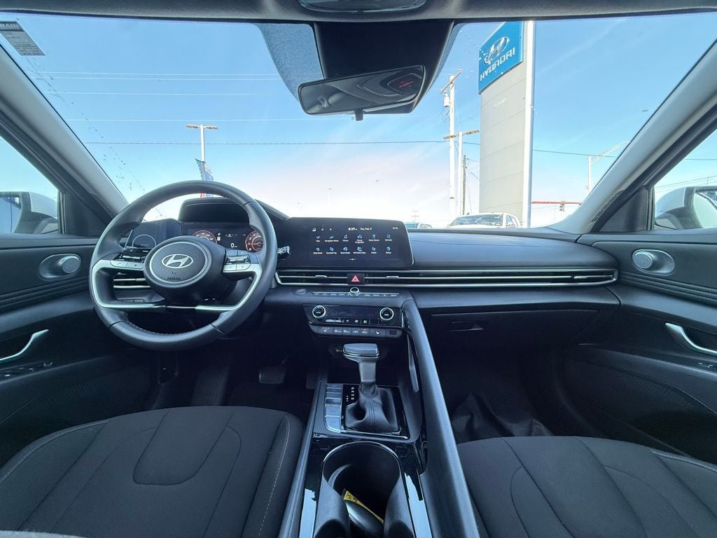 2024 Hyundai Elantra SEL 1 OWNER CLEAN CAR FAX