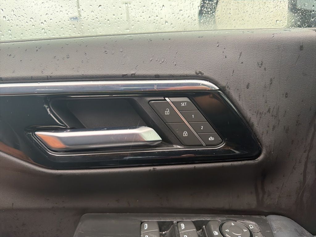2025 Chevrolet Tahoe LT 1-Owner / Clean Carfax / Power Liftgate
