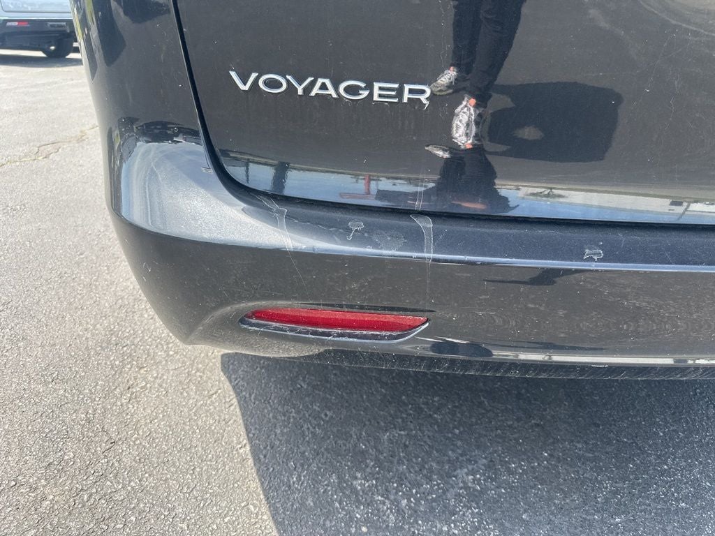 2022 Chrysler Voyager LX