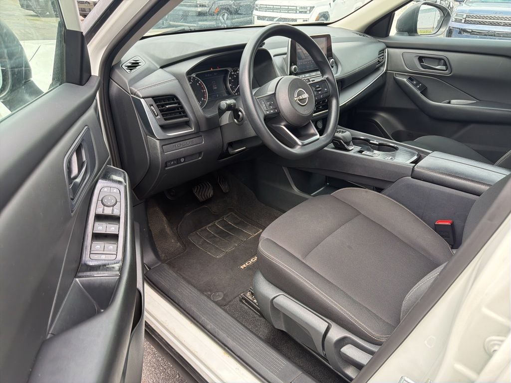 2024 Nissan Rogue S 1-Owner / Blind Spot / Rear Parking Sensors