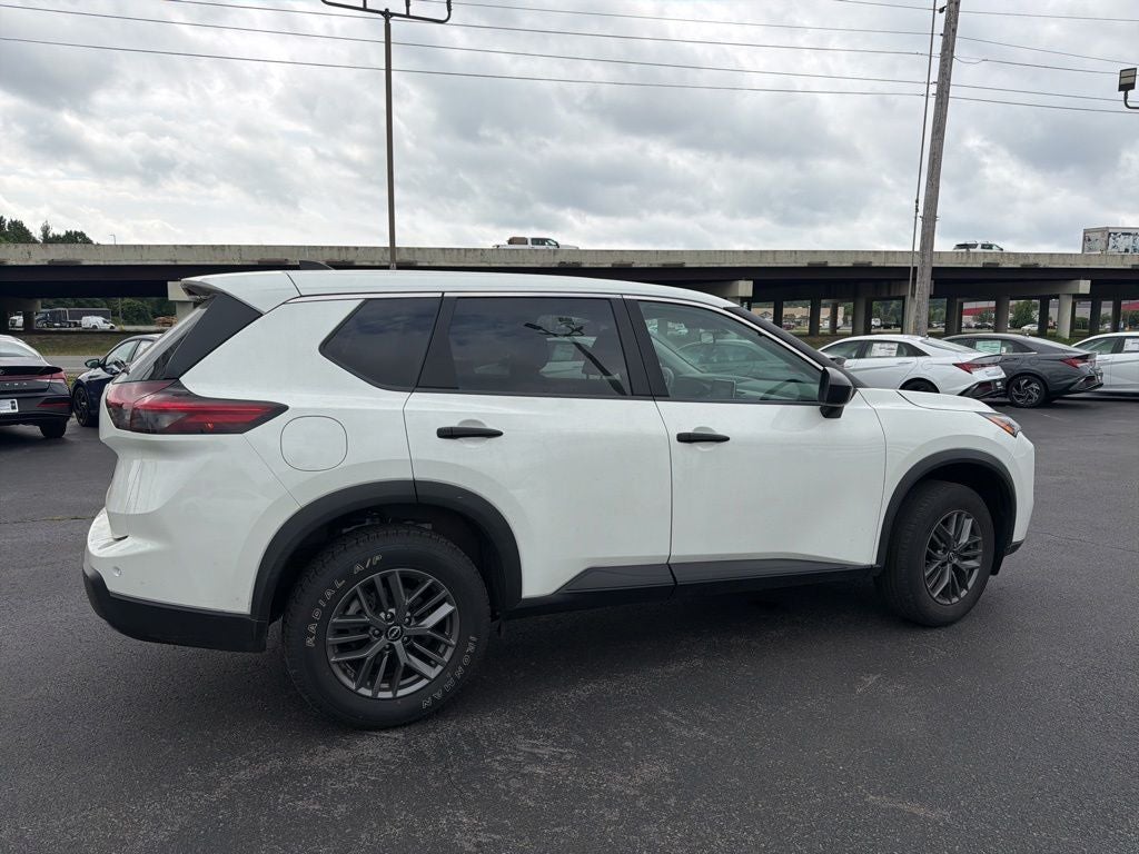 2024 Nissan Rogue S 1-Owner / Blind Spot / Rear Parking Sensors