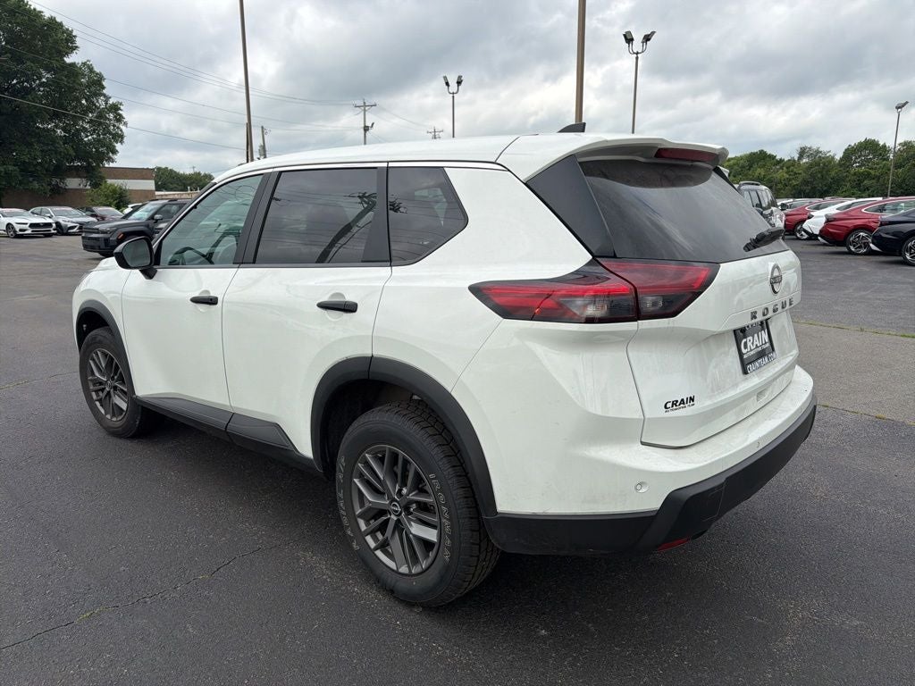 2024 Nissan Rogue S 1-Owner / Blind Spot / Rear Parking Sensors