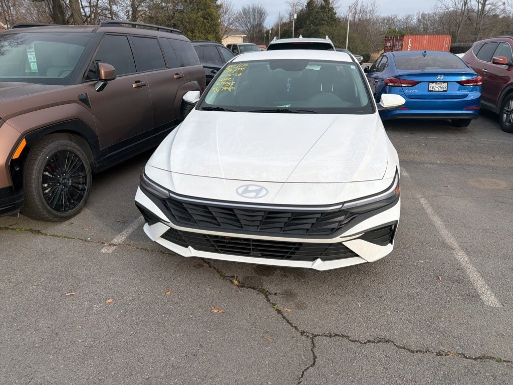 2025 Hyundai Elantra SE