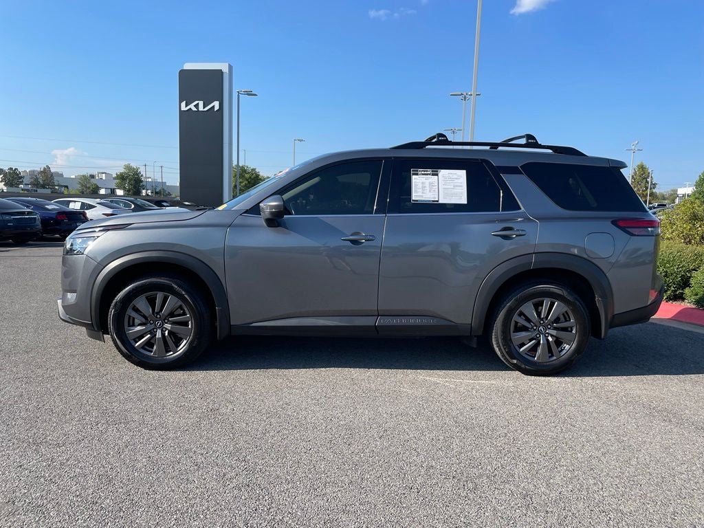 2022 Nissan Pathfinder SV