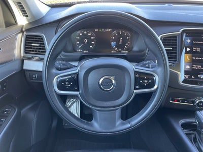 2022 Volvo XC90 T5 Momentum