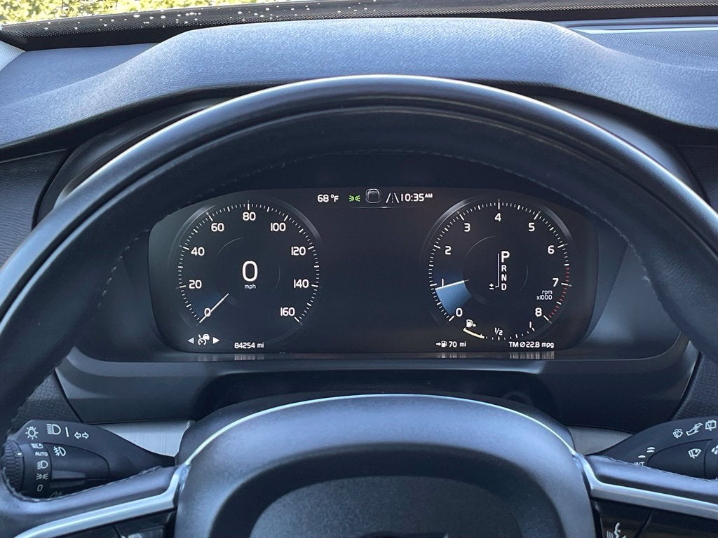 2022 Volvo XC90 T5 Momentum