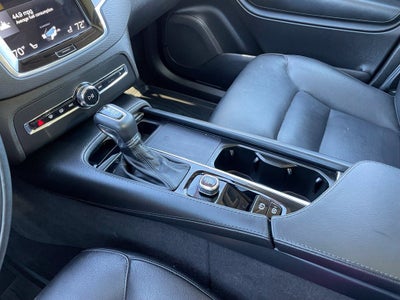 2022 Volvo XC90 T5 Momentum