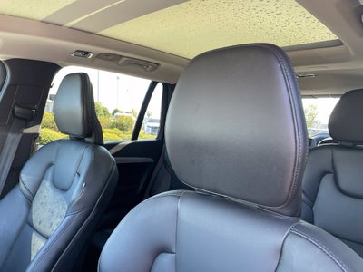 2022 Volvo XC90 T5 Momentum