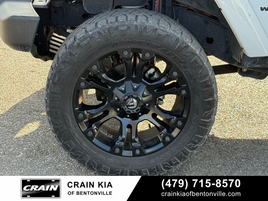 2015 Jeep Wrangler Unlimited Sahara Altitude - 4WD / CLEAN CARFAX / LIFT / WHEELS / TIRES