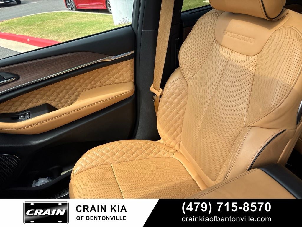 2025 Jeep Grand Cherokee L Summit - 4WD / PANORAMIC SUNROOF / CLEAN CARFAX