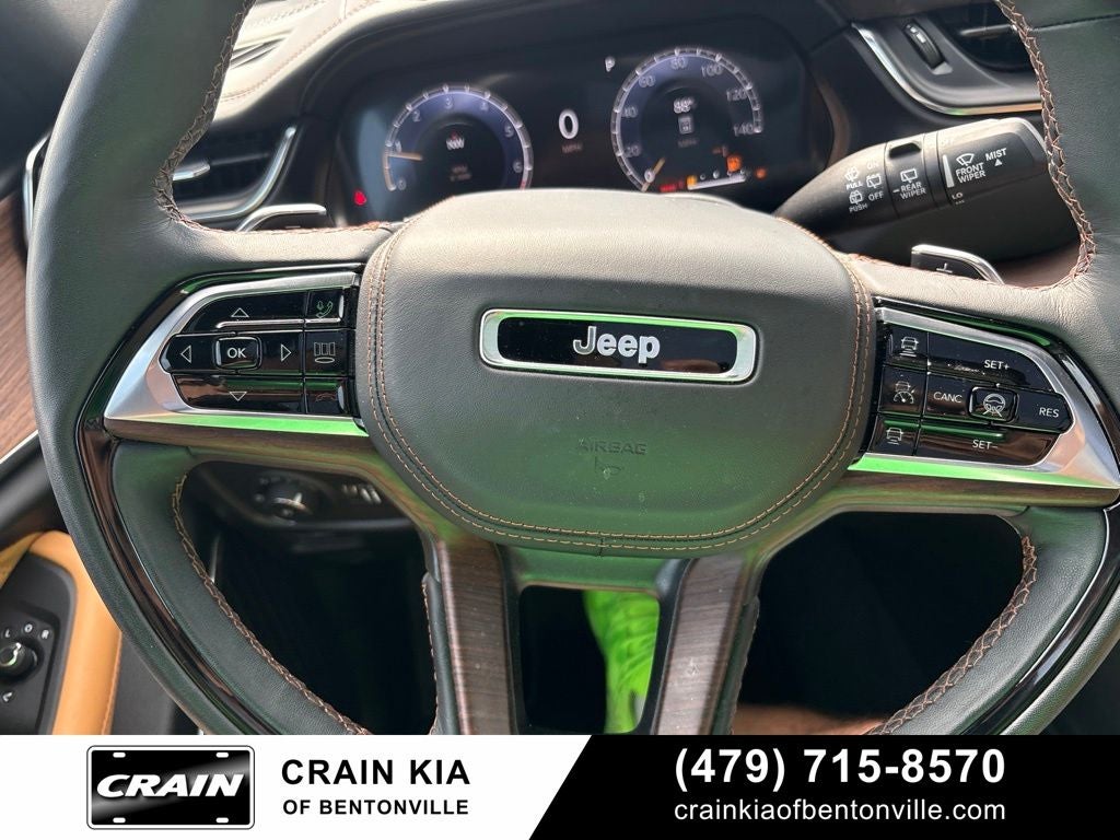 2025 Jeep Grand Cherokee L Summit - 4WD / PANORAMIC SUNROOF / CLEAN CARFAX