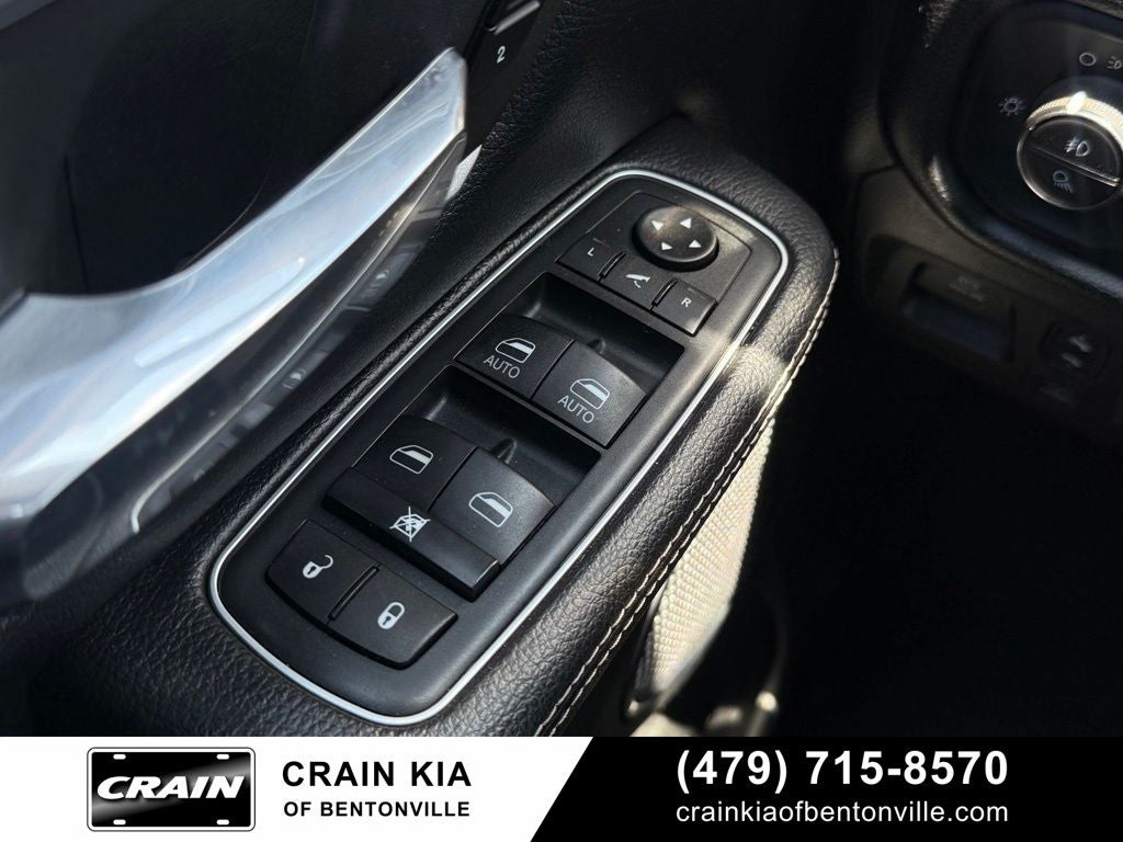 2021 RAM 1500 Laramie - 4WD / PANORAMIC SUNROOF / CLEAN CARFAX