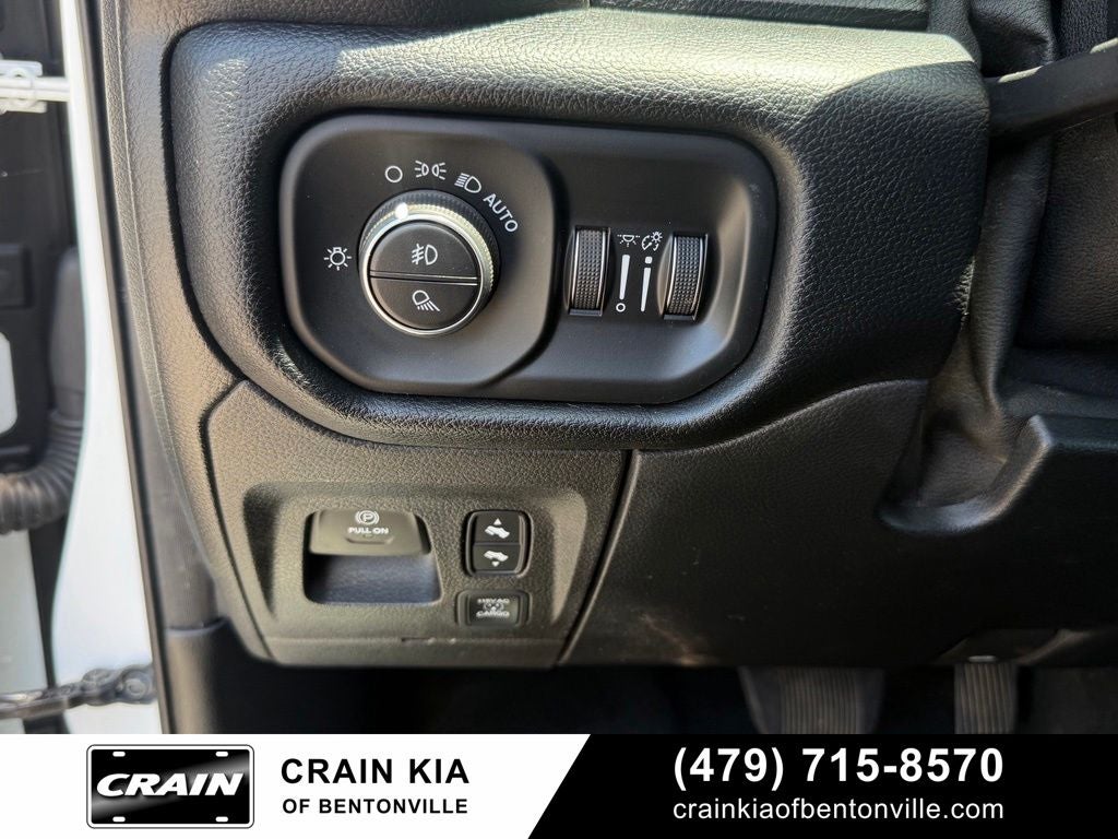 2021 RAM 1500 Laramie - 4WD / PANORAMIC SUNROOF / CLEAN CARFAX